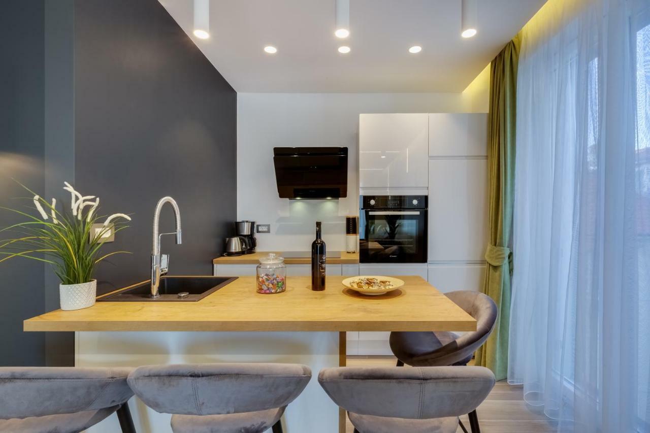 Downtown Marcius Luxury Apartment With Jacuzzi & Sauna Задар Екстериор снимка